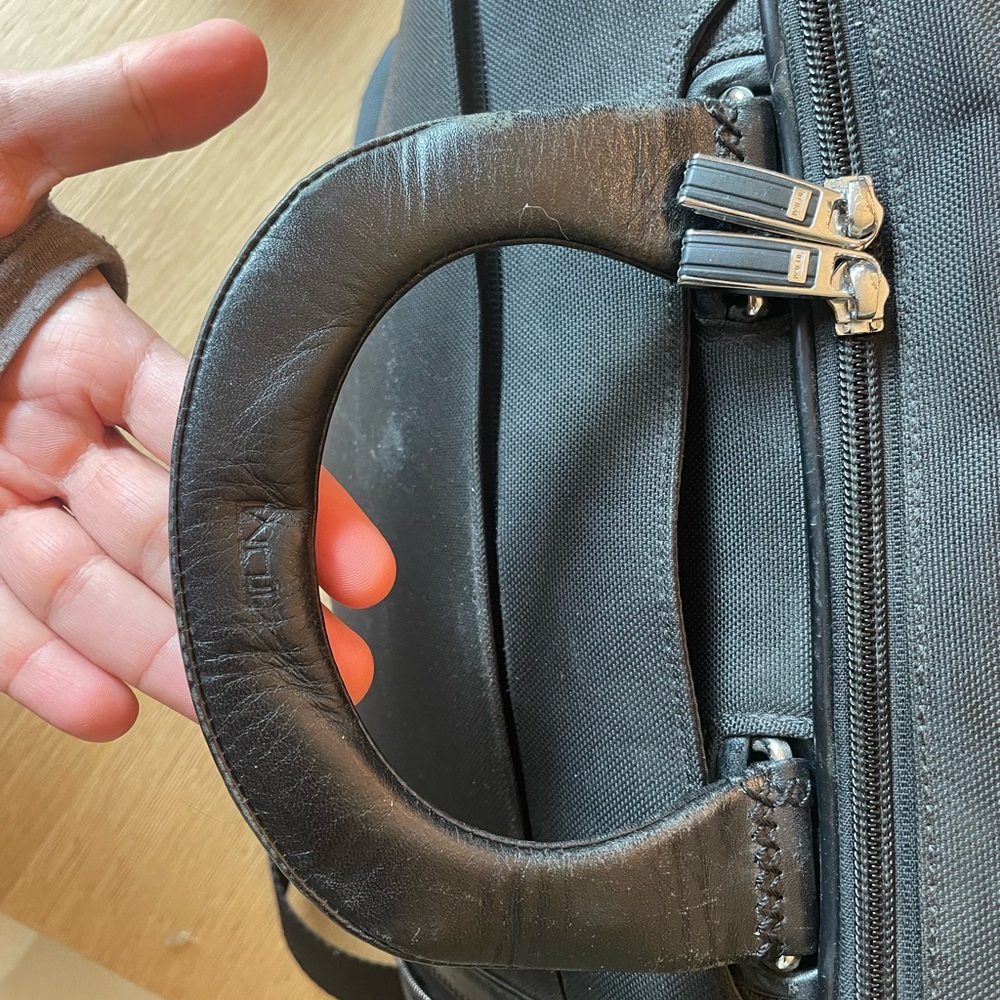 Tumi computer briefcase - Picture 6 of 8